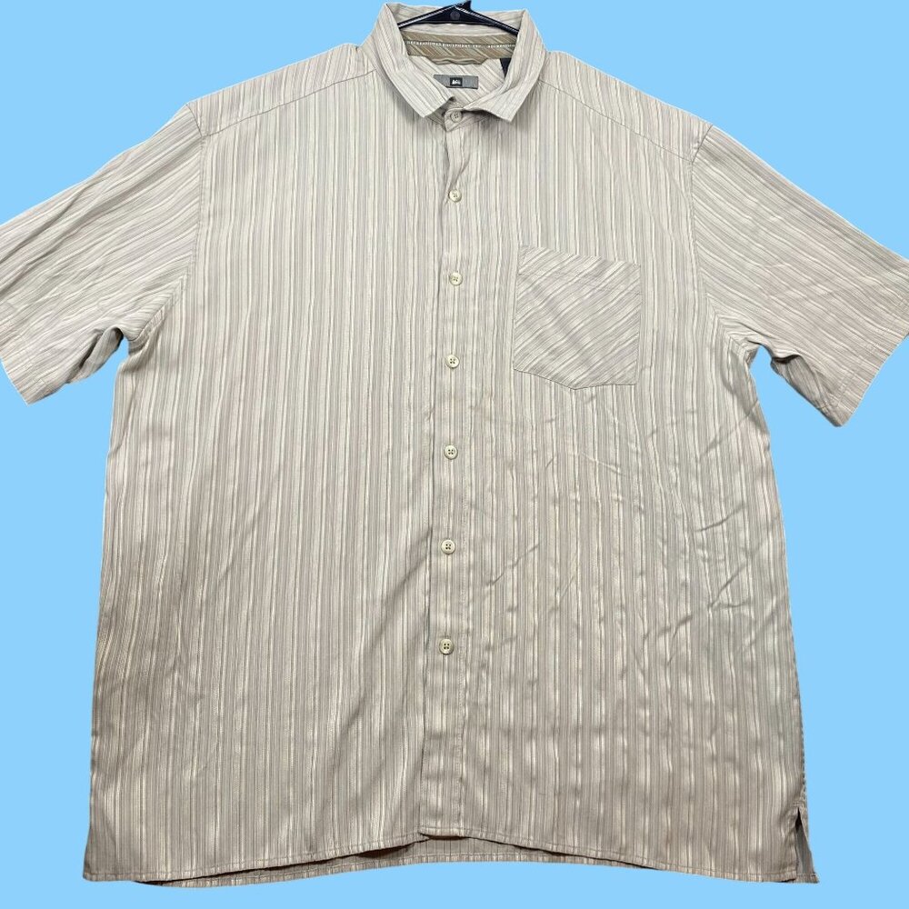 REI Mens Size XL Beige & White Striped Button-Up Short Sleeve Summer Shirt